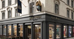 harry-potter-nyc-a-quick-tour-through-this-massive-new-shopping-experience-cnet
